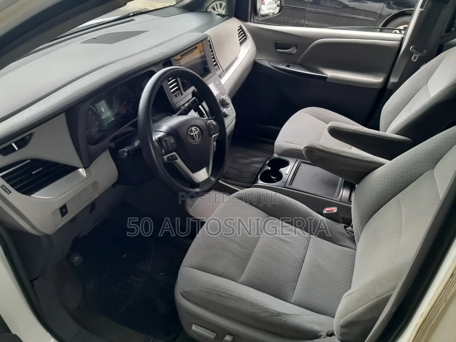 Toyota Sienna LE 7-Passenger 4dr Minivan AWD (3.5L 6cyl 6A) 2015 White