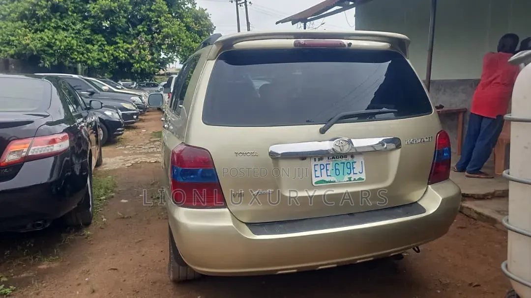 Toyota Highlander 2005 Gold