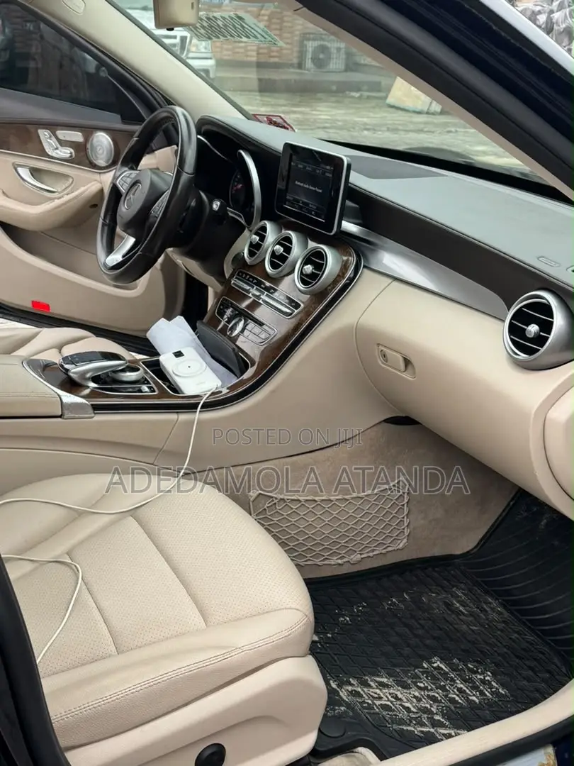 Mercedes-Benz C300 2016 Blue