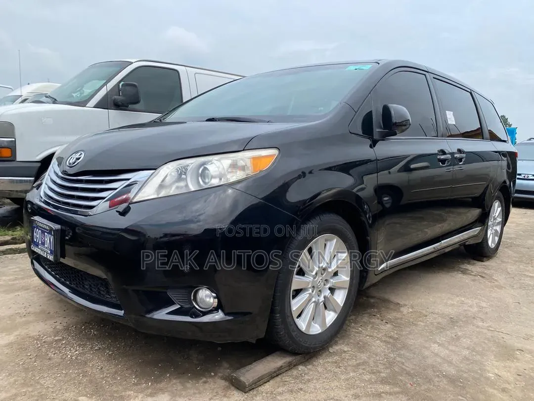 Toyota Sienna 2014 Black
