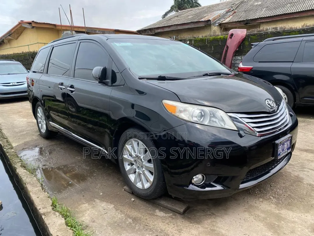 Toyota Sienna 2014 Black