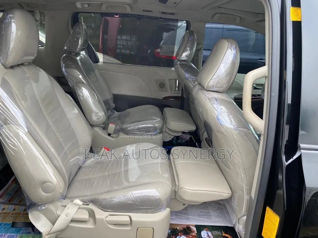 Toyota Sienna 2014 Black