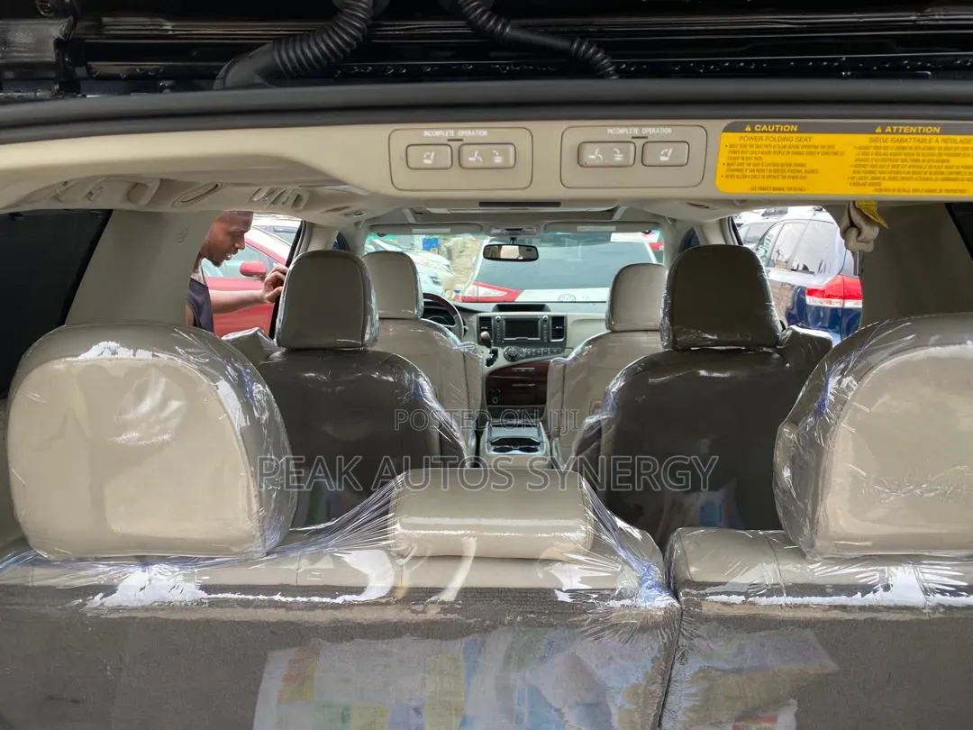 Toyota Sienna 2014 Black