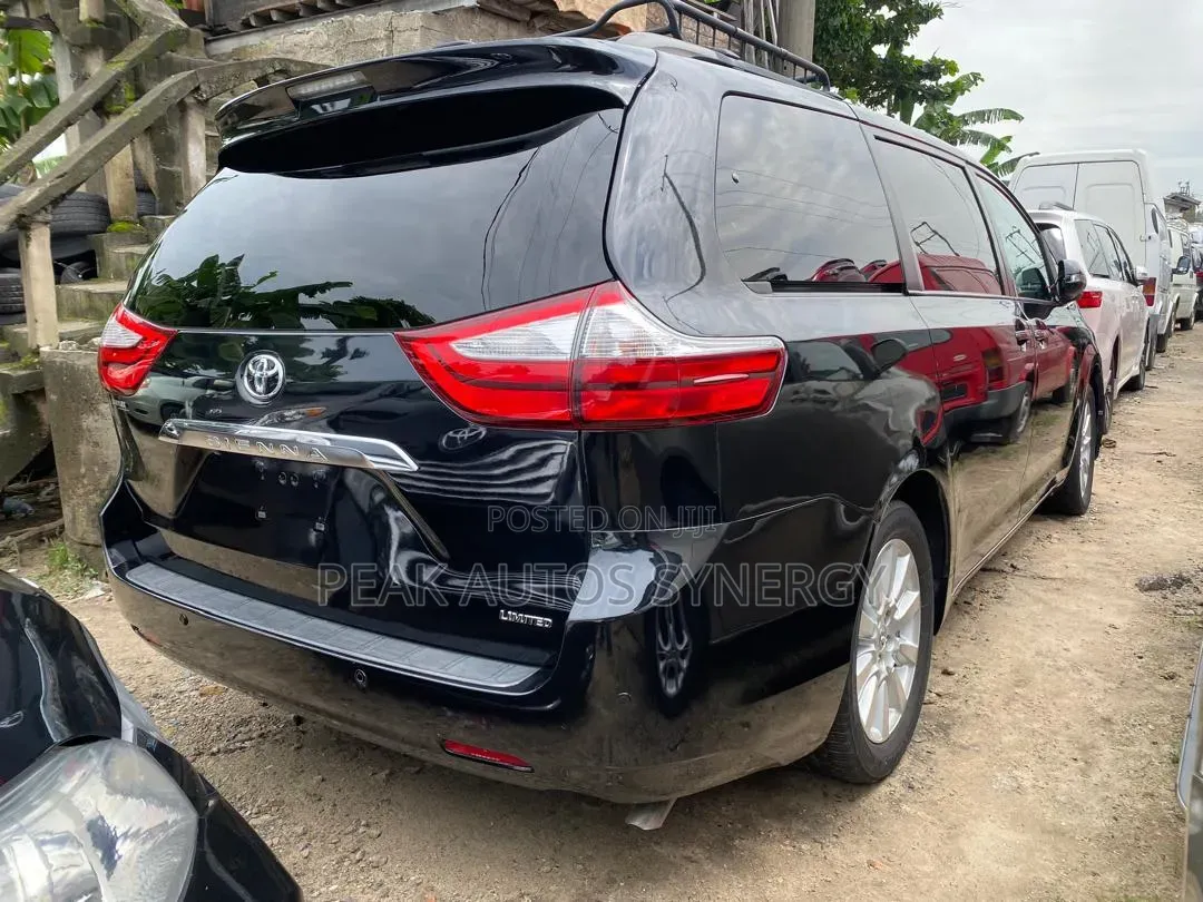 Toyota Sienna 2017 Black