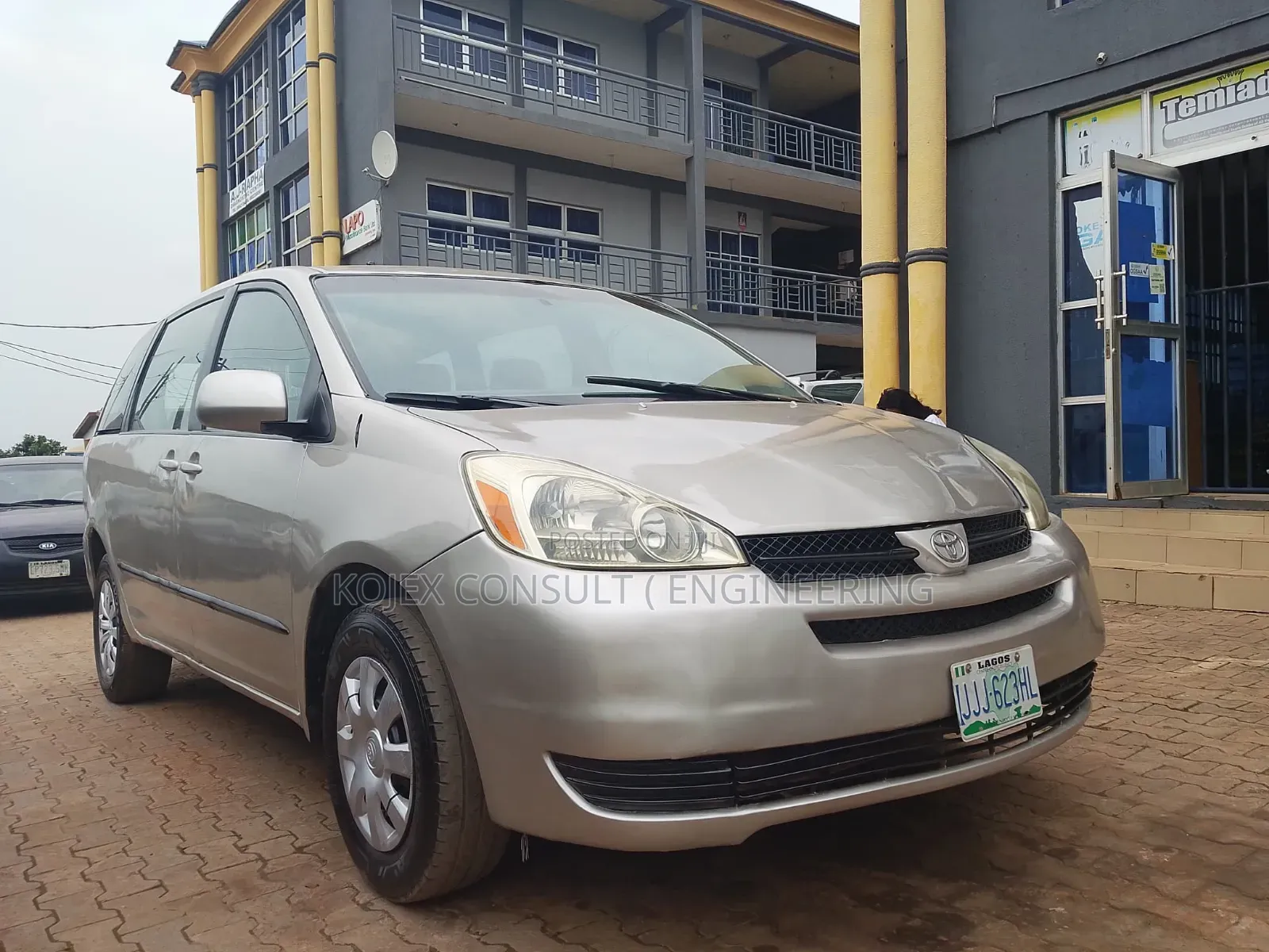 Toyota Sienna CE FWD (3.3L V6 5A) 2004 Silver