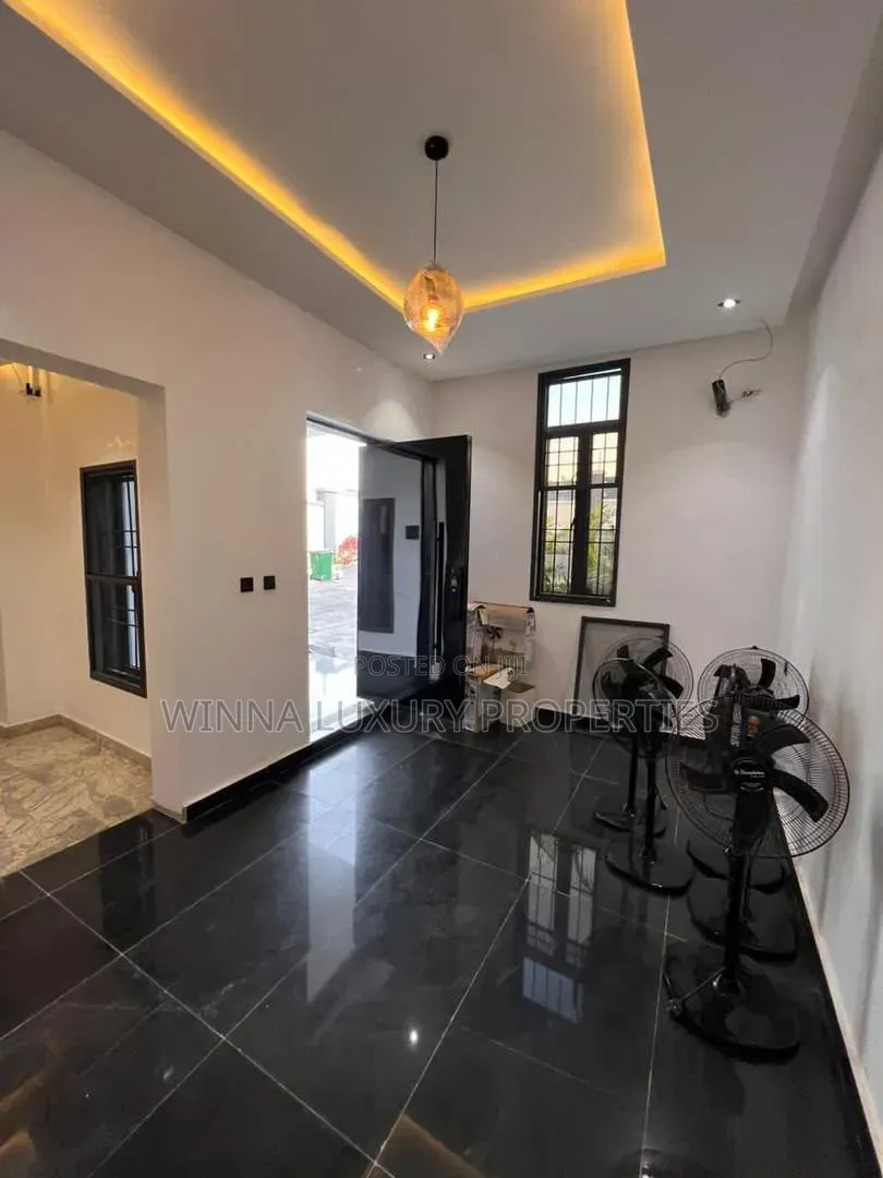 8bdrm Mansion in Guzape for rent