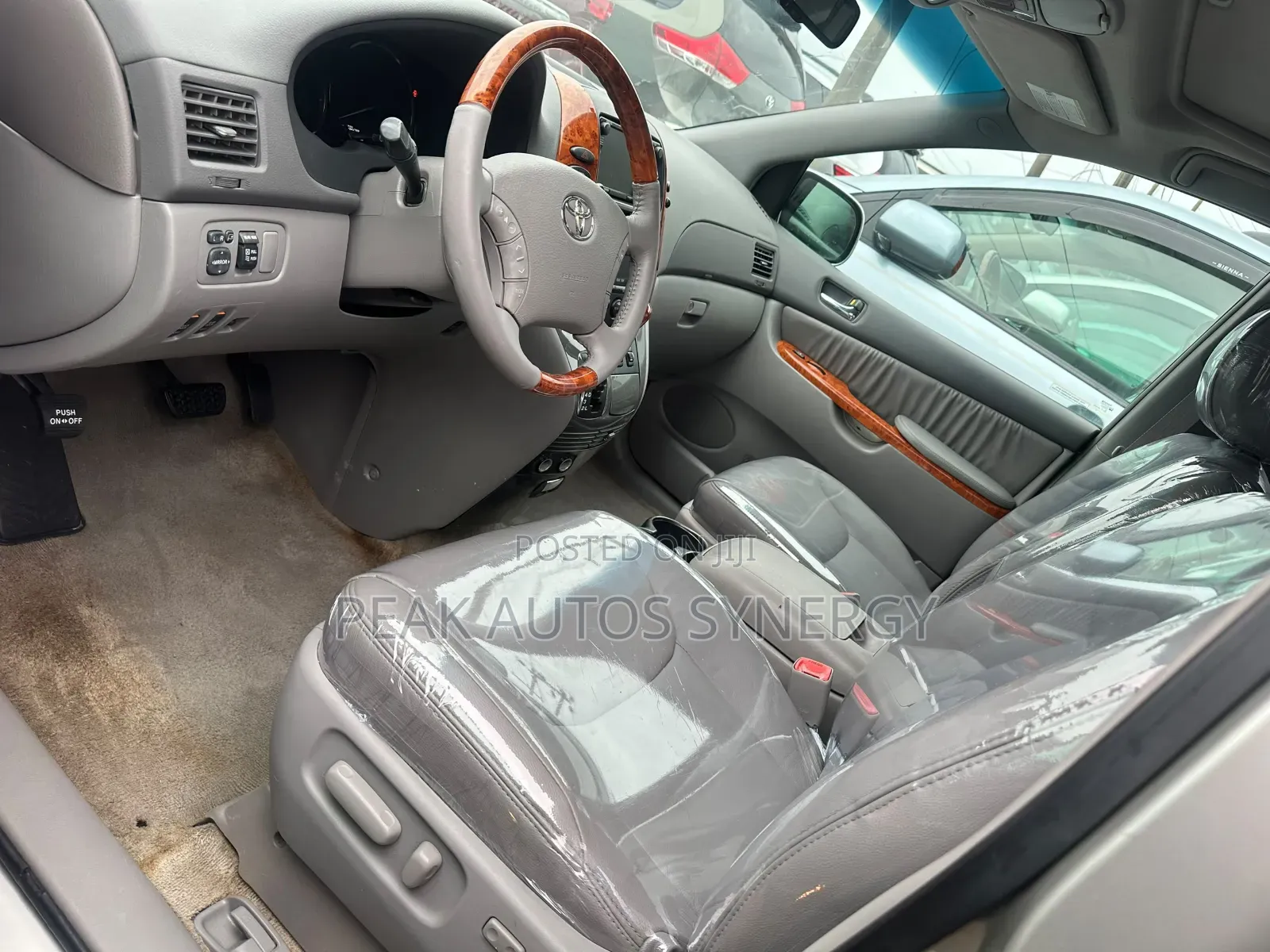 Toyota Sienna 2010 Silver