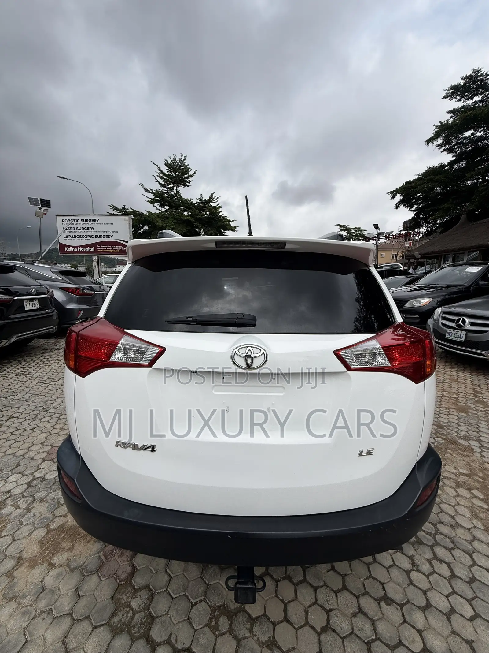 Toyota RAV4 XLE AWD (2.5L 4cyl 6A) 2017 White