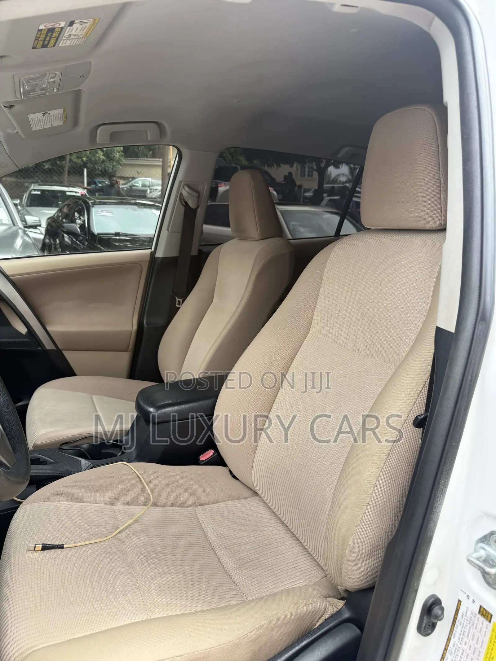 Toyota RAV4 XLE AWD (2.5L 4cyl 6A) 2017 White
