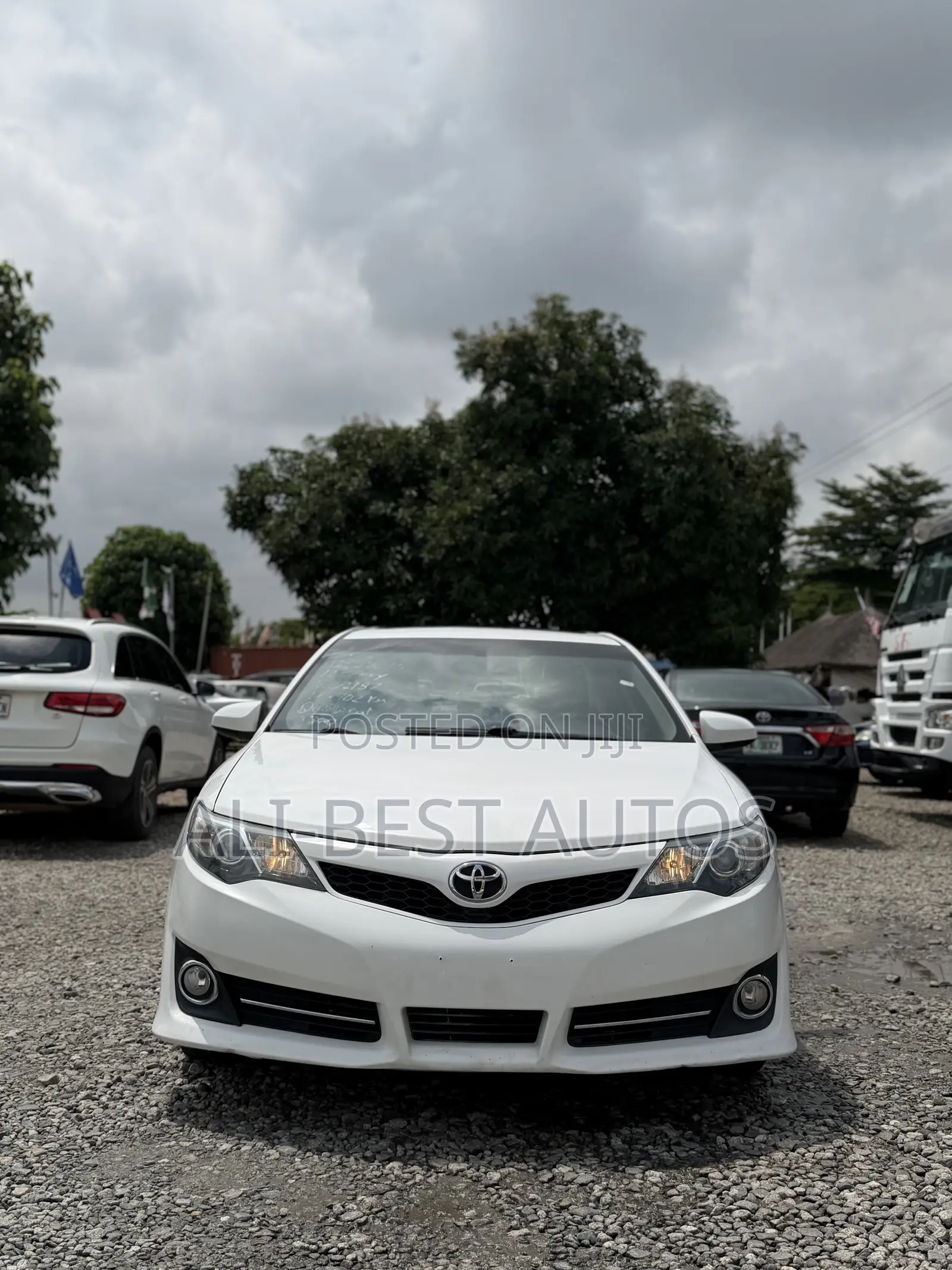 Toyota Camry XLE V6 4dr Sedan (3.5L 6cyl 6A) 2013 White