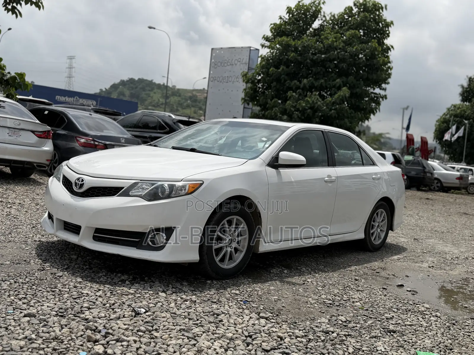 Toyota Camry XLE V6 4dr Sedan (3.5L 6cyl 6A) 2013 White