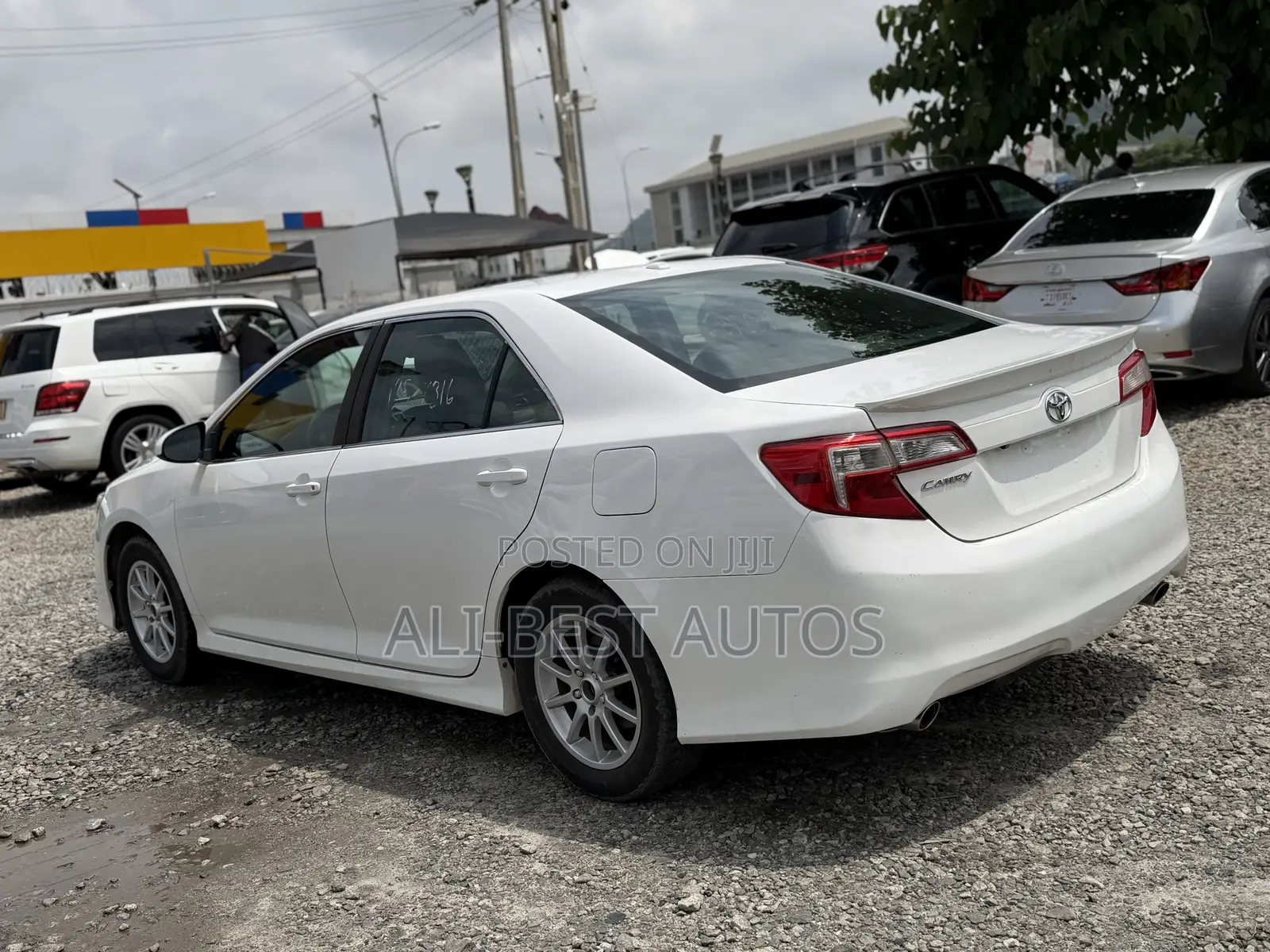Toyota Camry XLE V6 4dr Sedan (3.5L 6cyl 6A) 2013 White
