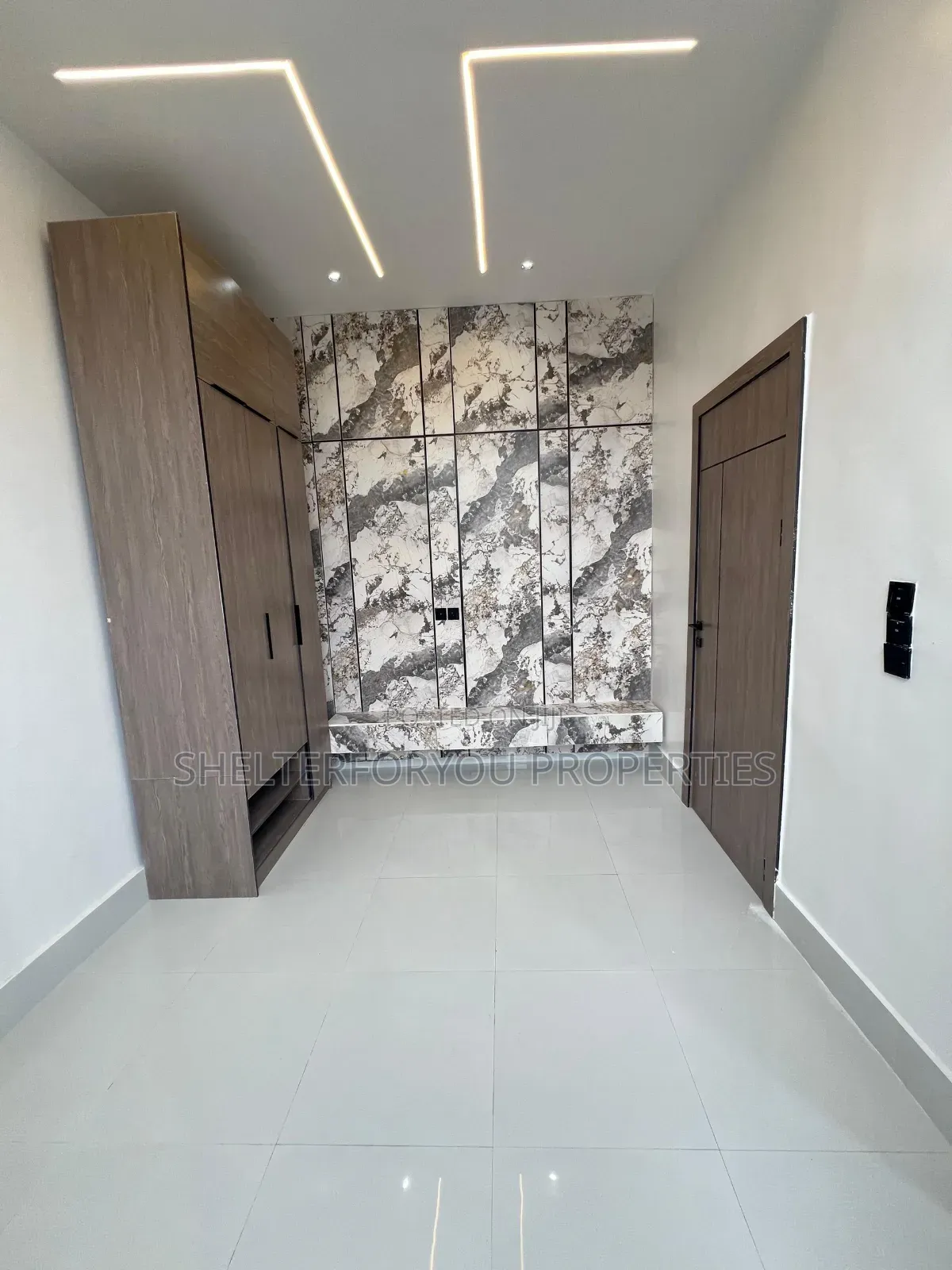 5bdrm House in Off Lekki-Epe Expressway for sale