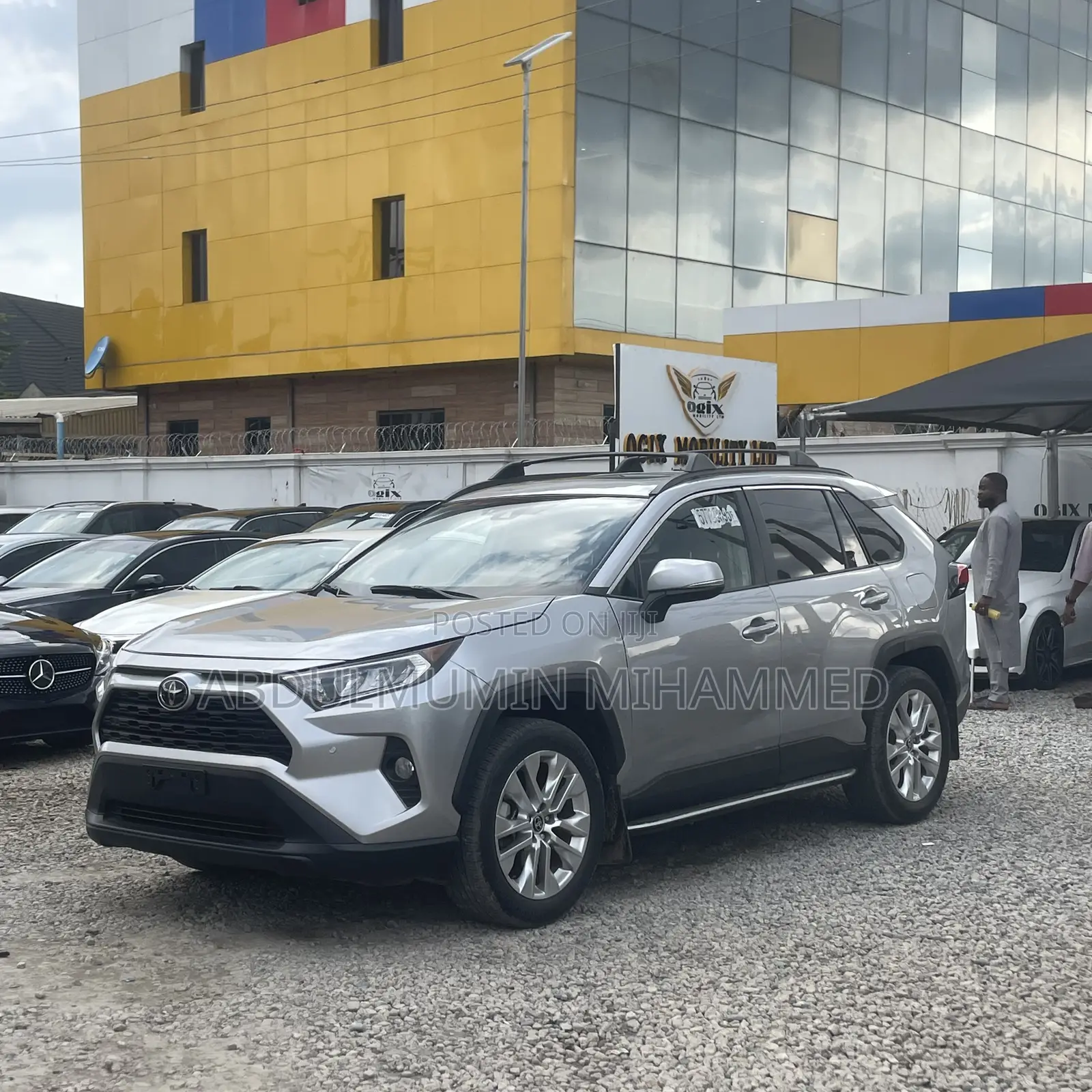 Toyota RAV4 XLE 2022 Silver