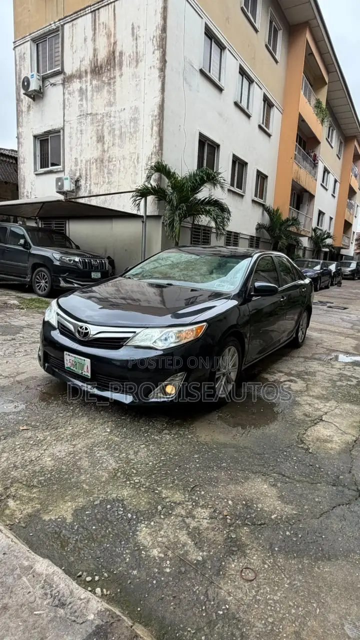 Toyota Camry XLE V6 4dr Sedan (3.5L 6cyl 6A) 2013 Gray