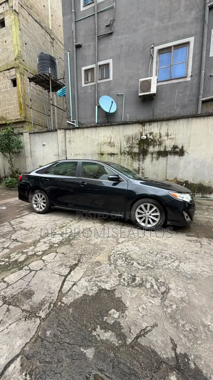 Toyota Camry XLE V6 4dr Sedan (3.5L 6cyl 6A) 2013 Gray