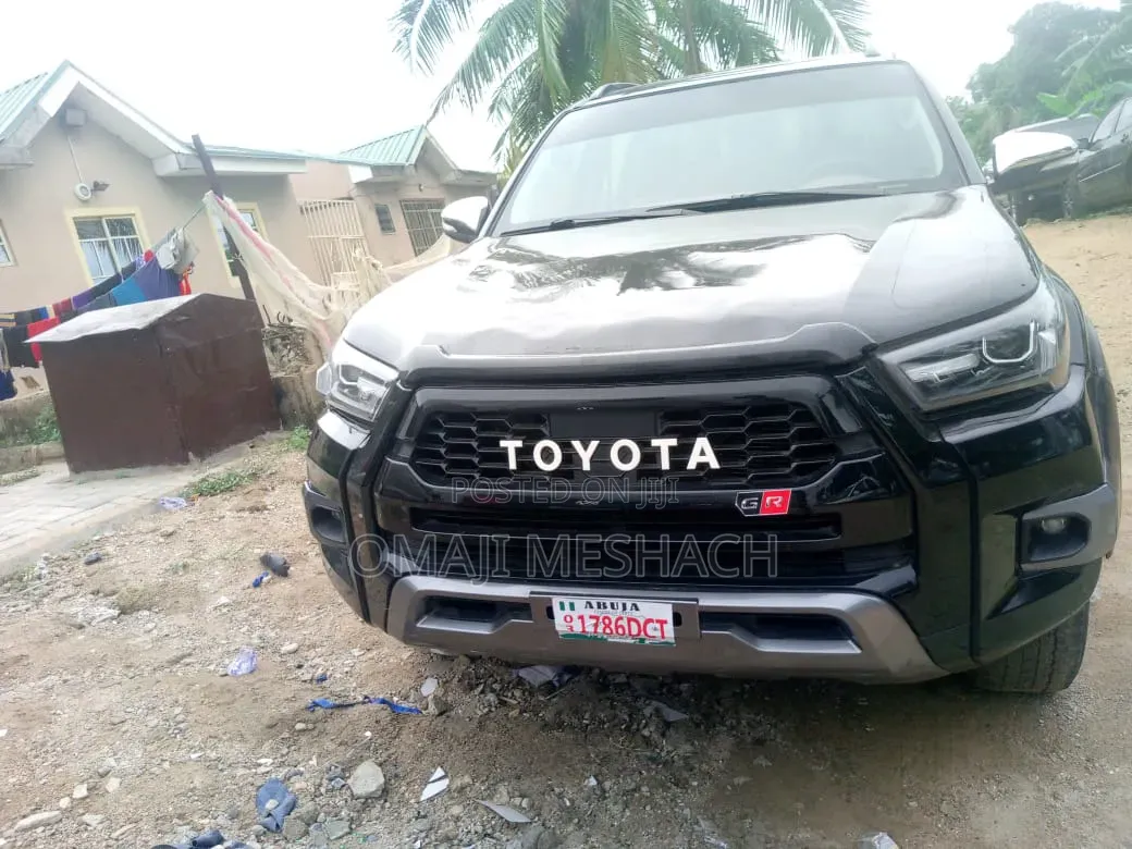 Toyota Hilux 2022 Black