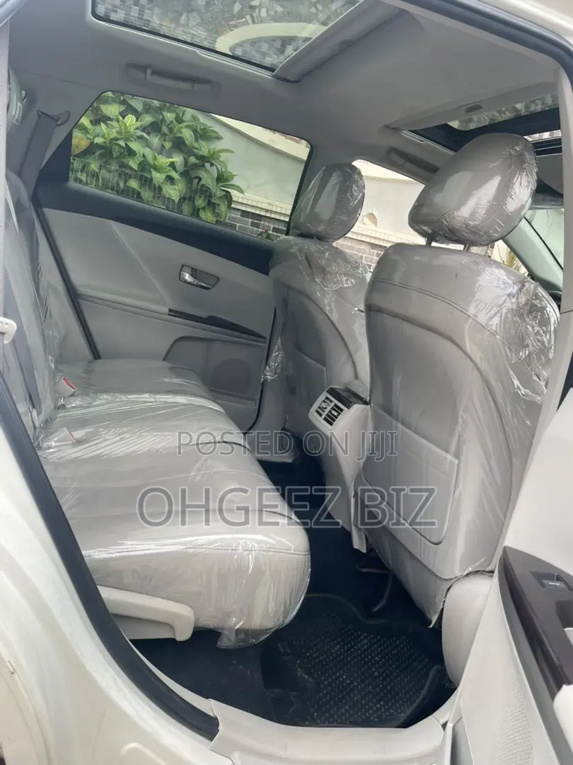 Toyota Venza Limited 2011 White