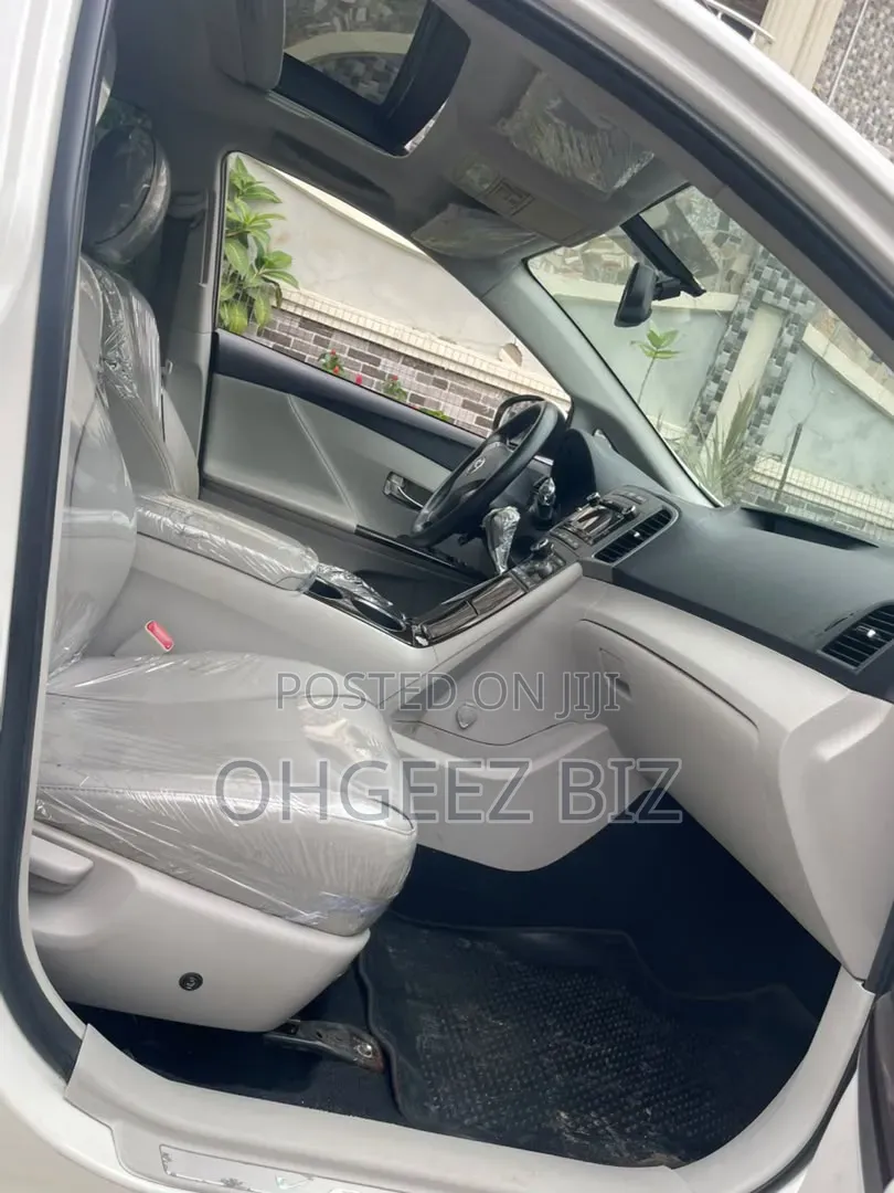 Toyota Venza Limited 2011 White