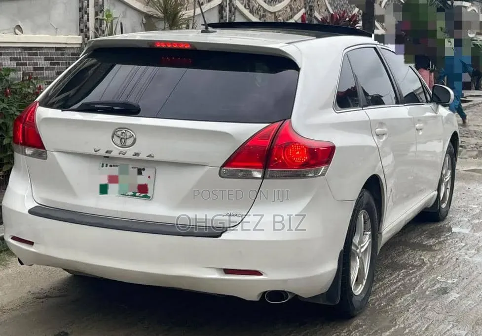 Toyota Venza Limited 2011 White