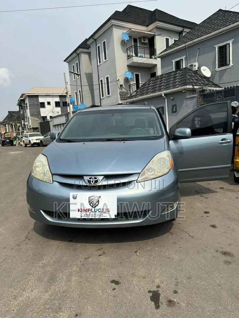 Toyota Sienna LE 4WD 2007 Blue