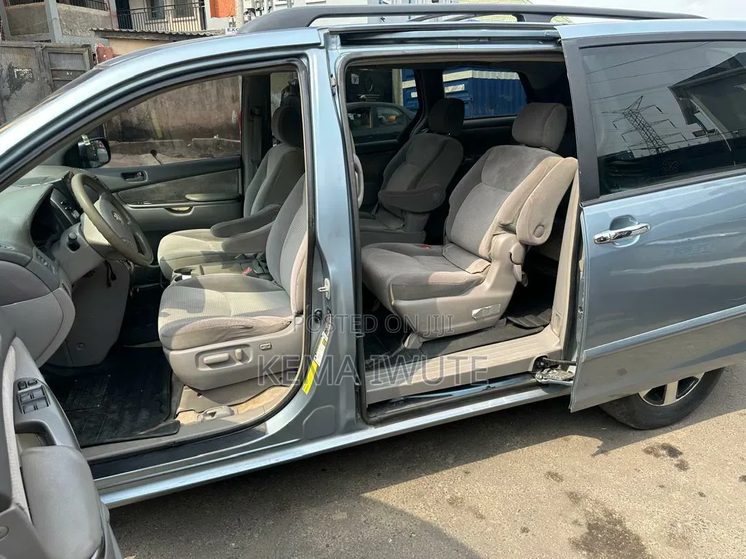 Toyota Sienna LE 4WD 2007 Blue