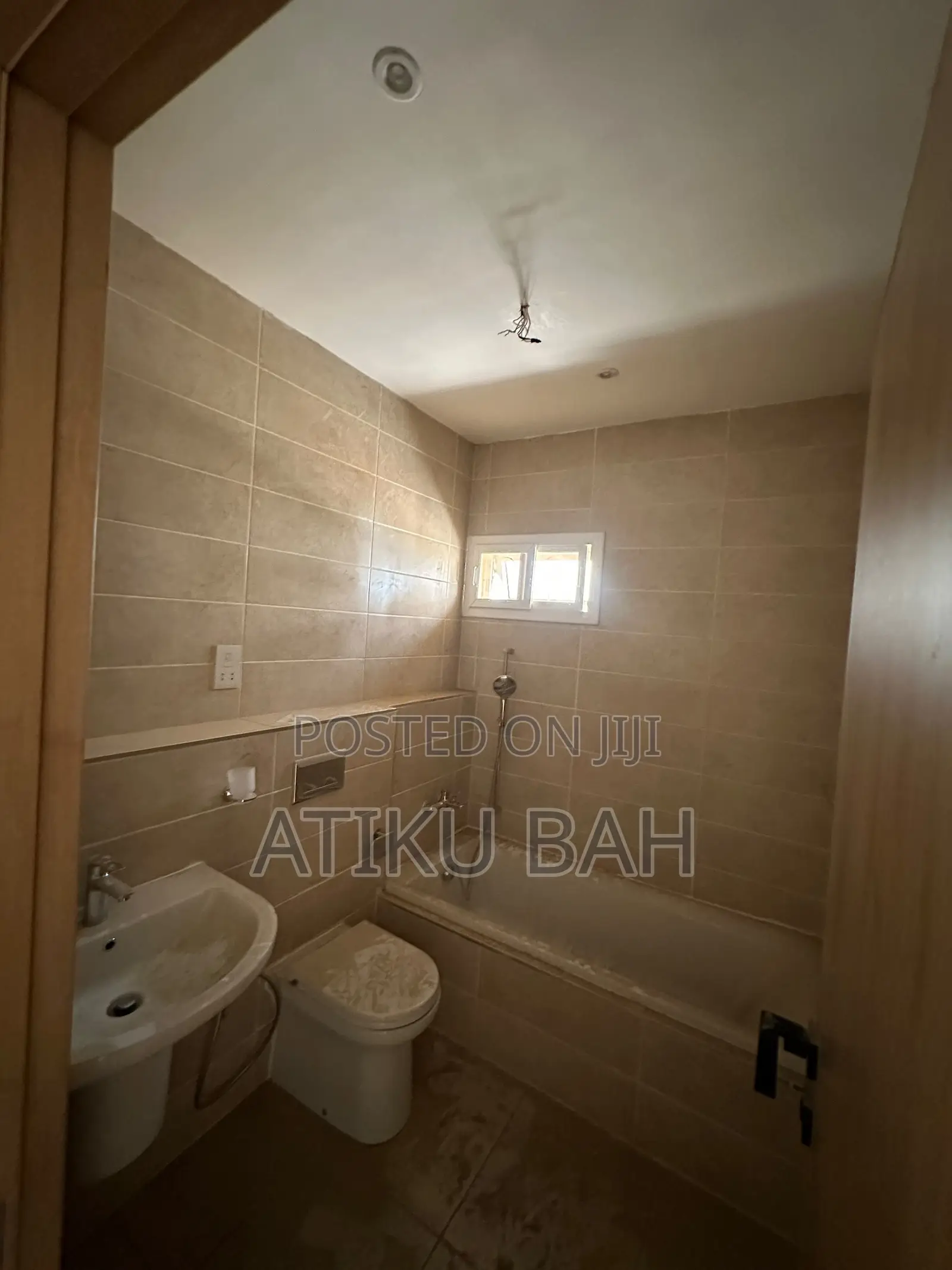 5bdrm Villa in Life Camp for sale