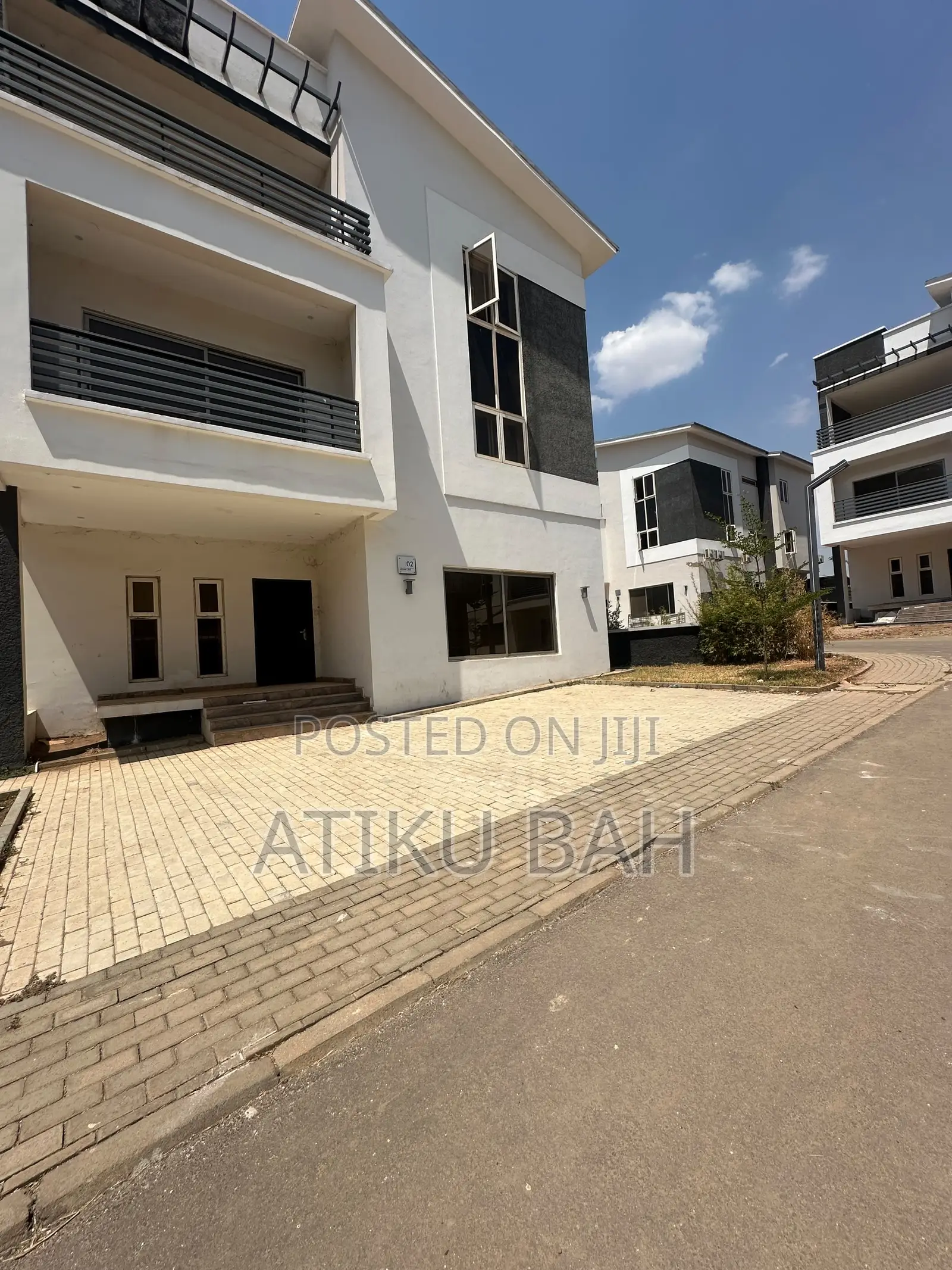 5bdrm Villa in Life Camp for sale