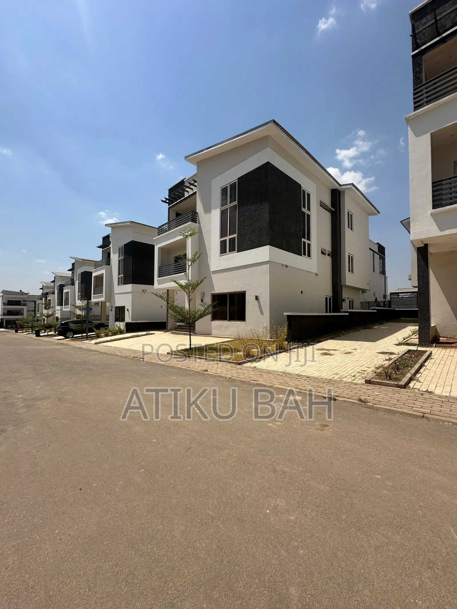 5bdrm Villa in Life Camp for sale