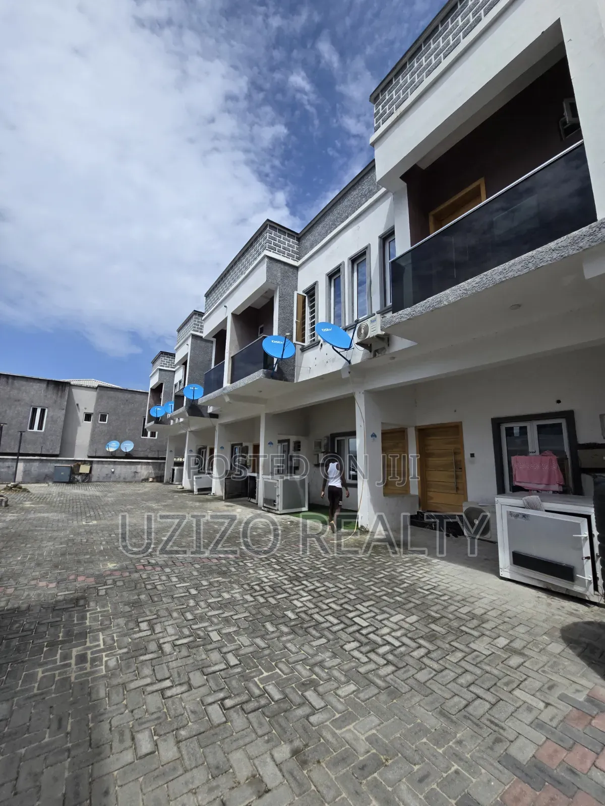 3bdrm Townhouse/Terrace in Ikota for sale