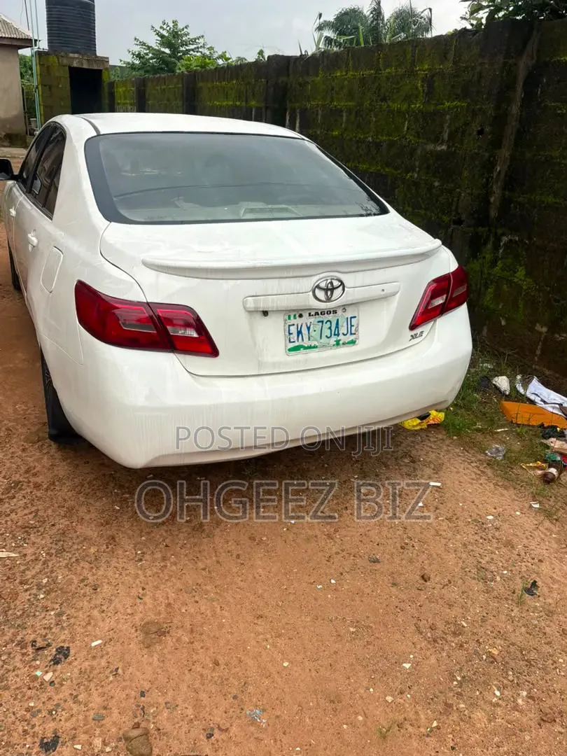 Toyota Camry XLE 4dr Sedan (2.4 4cyl 5A) 2008 White
