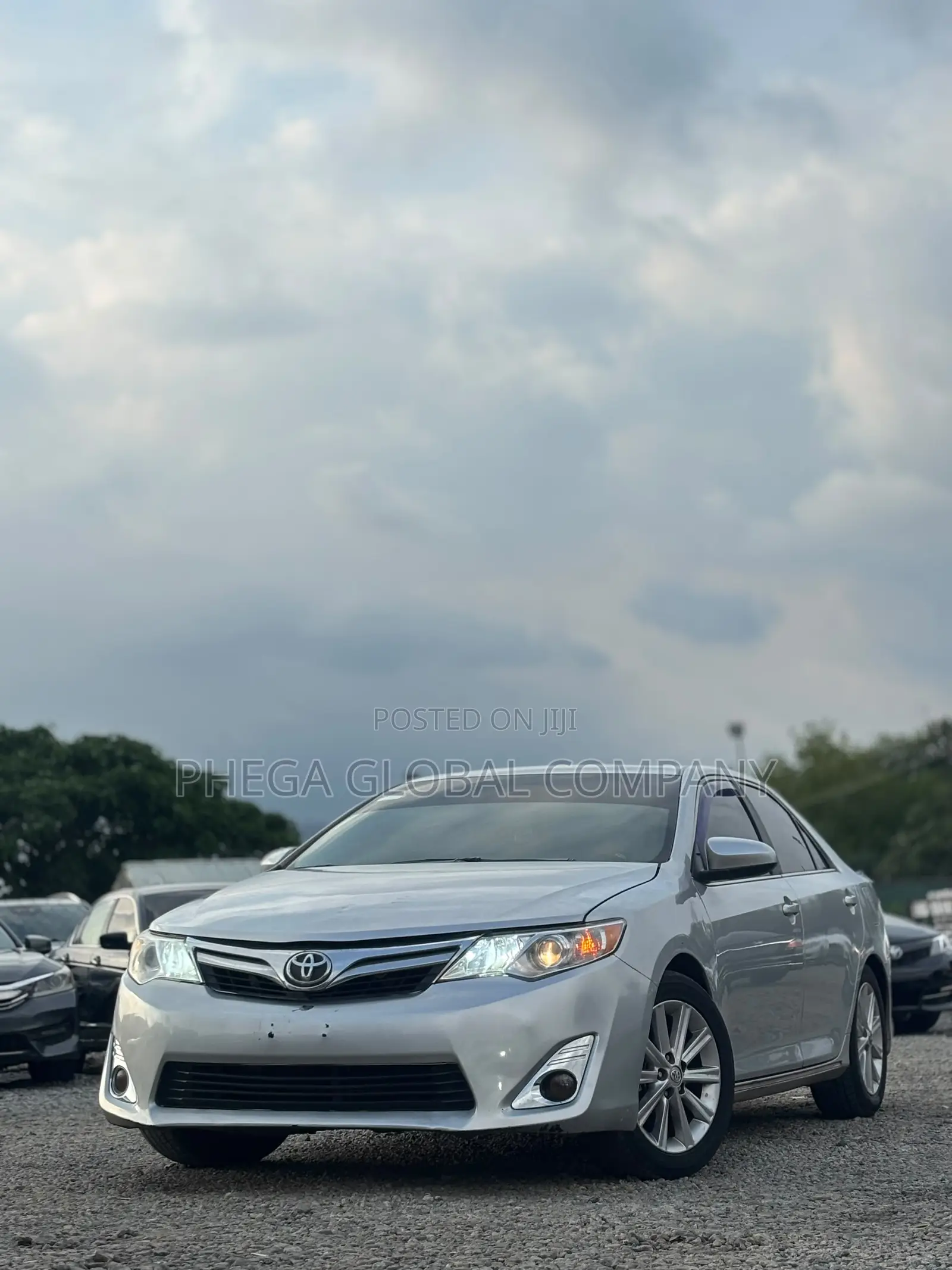 Toyota Camry XLE V6 4dr Sedan (3.5L 6cyl 6A) 2013 Silver