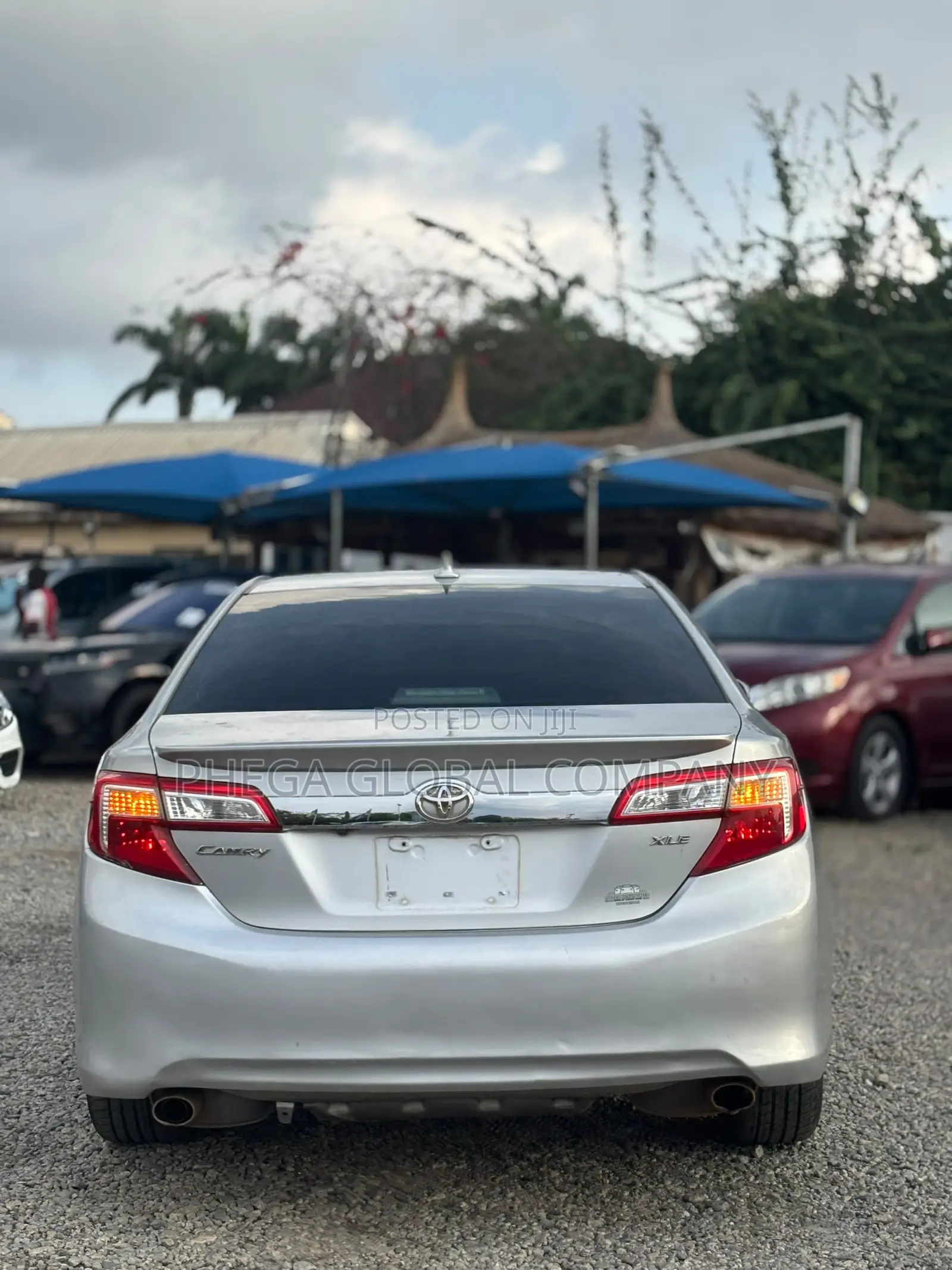 Toyota Camry XLE V6 4dr Sedan (3.5L 6cyl 6A) 2013 Silver