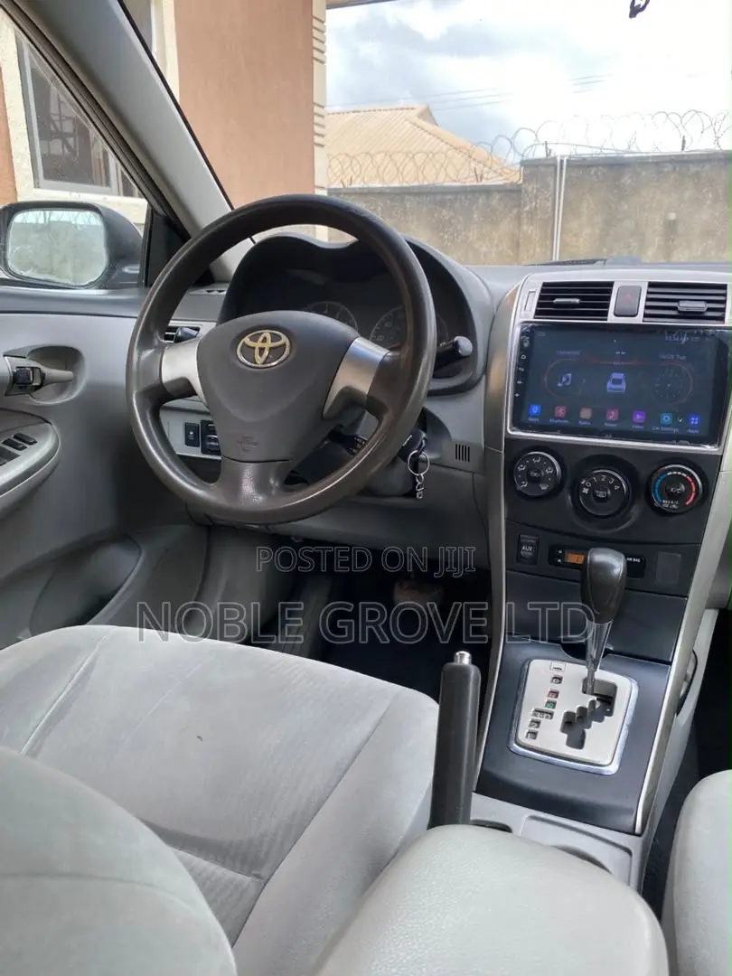 Toyota Corolla LE 4dr Sedan (1.8L 4cyl 4A) 2010 Silver