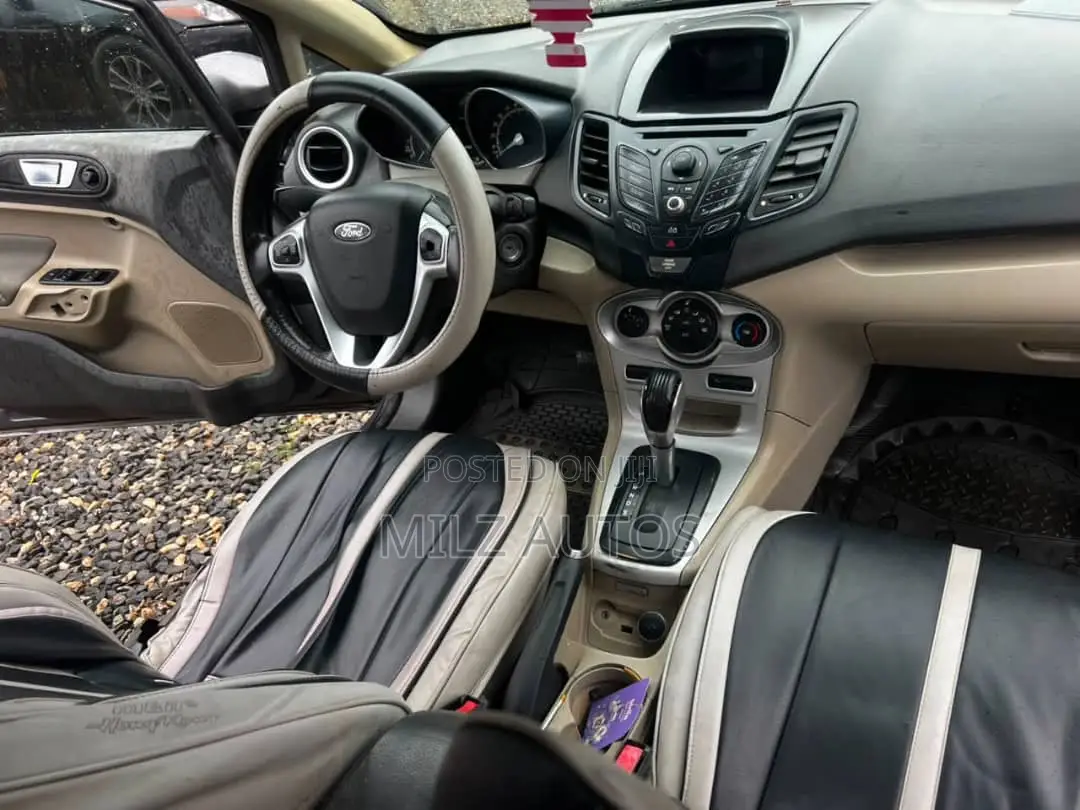 Ford Fiesta SE 4dr Sedan (1.6L 4cyl 5M) 2014 Gray
