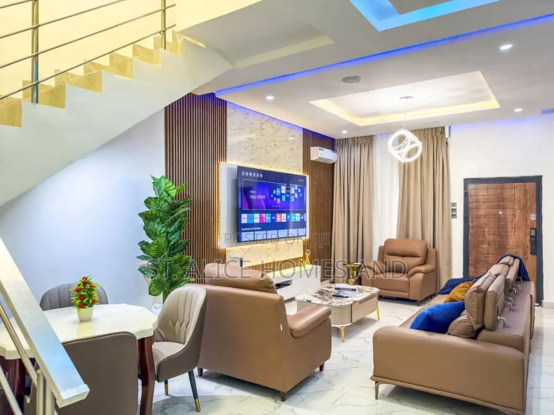 24orty7 Apartment Brown Luxe 3 Bedroom Apartment With Swimming Pool