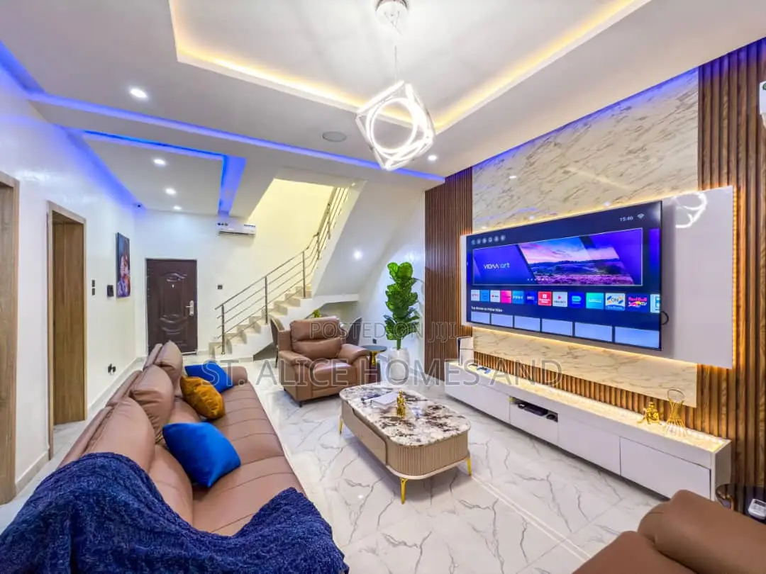 24orty7 Apartment Brown Luxe 3 Bedroom Apartment With Swimming Pool