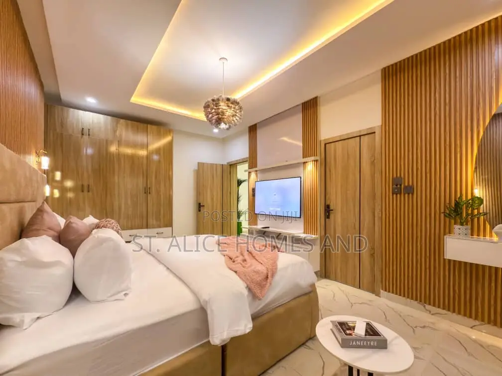 24orty7 Apartment White Luxe 3 Bedroom Apartment With Swimming Pool