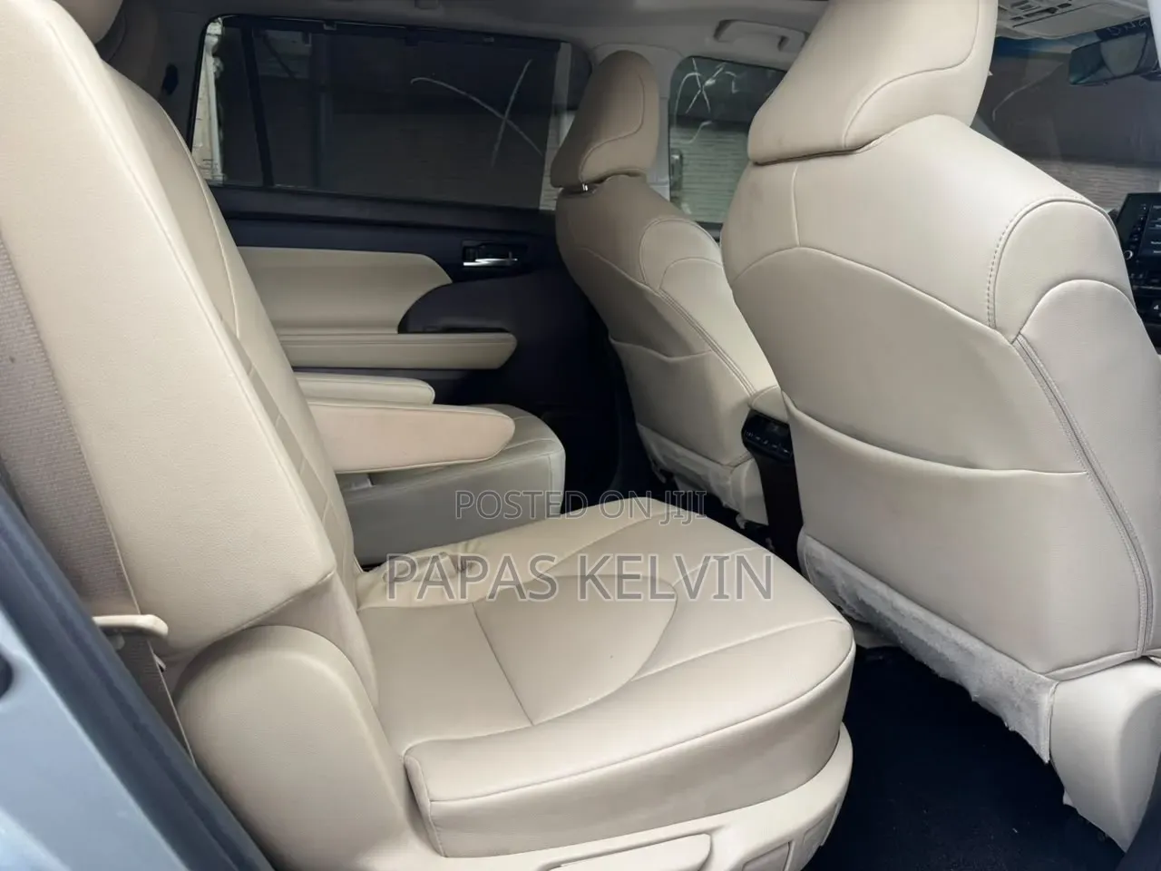 Toyota Highlander XLE 2021 Silver