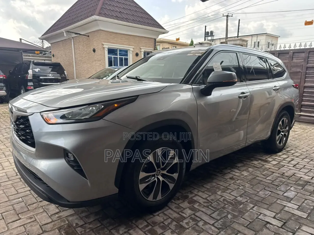 Toyota Highlander XLE 2021 Silver