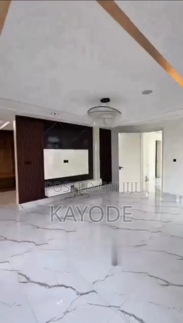 5bdrm Duplex in Lekki Phase 1 for sale