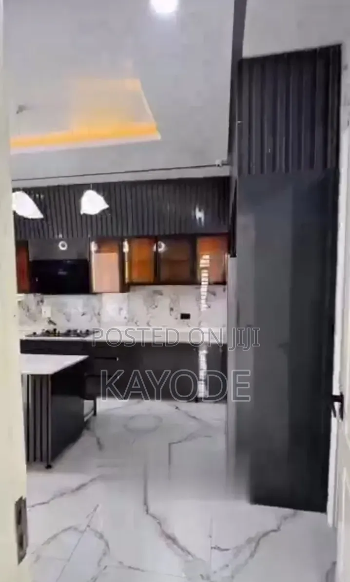 5bdrm Duplex in Lekki Phase 1 for sale