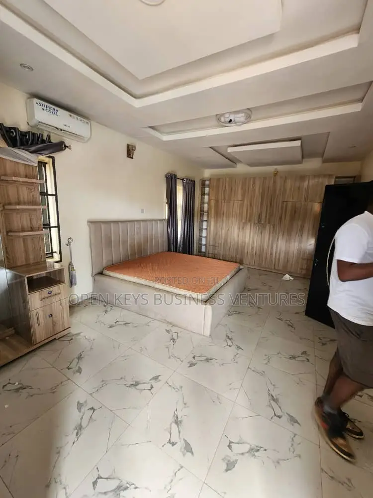 Furnished 3bdrm Duplex in Phdl, Jericho for rent