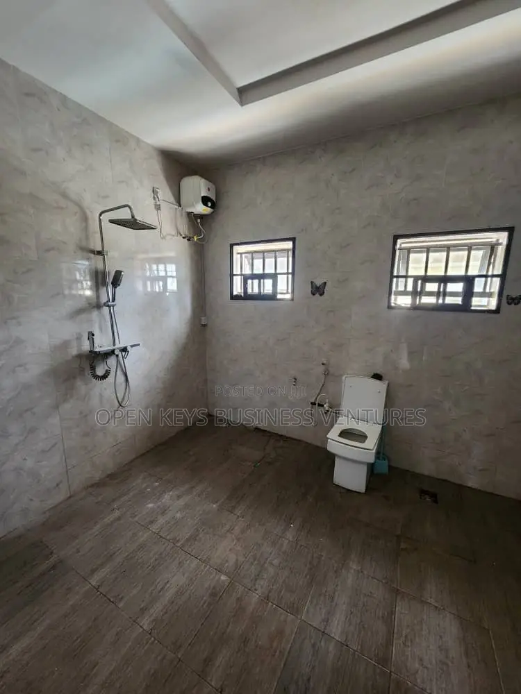 Furnished 3bdrm Duplex in Phdl, Jericho for rent