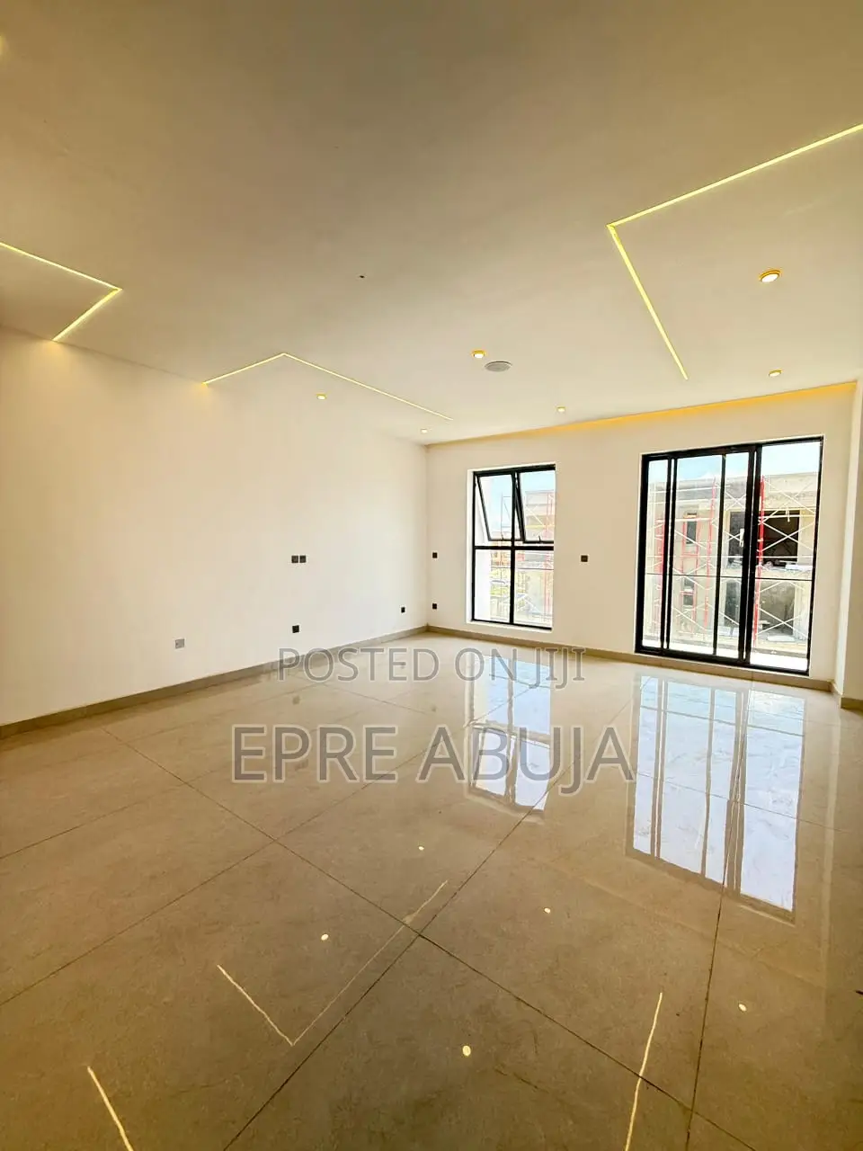 6bdrm Villa in Lekki Phase 1 for sale