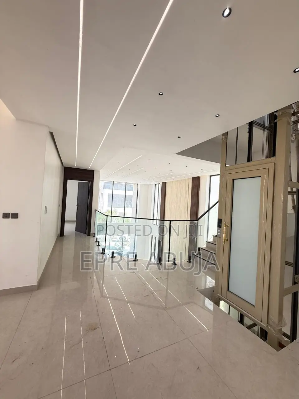6bdrm Villa in Lekki Phase 1 for sale