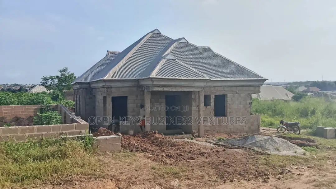 3bdrm Bungalow in Adebanke Est, Jamoje, Apata for sale