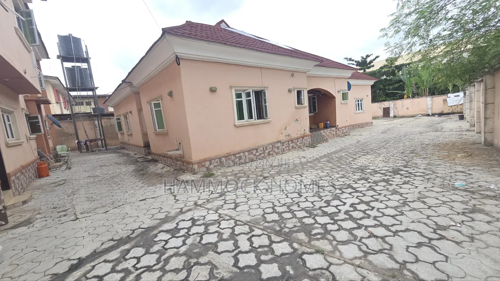 13bdrm Block of Flats in Old Bodija Estate for sale