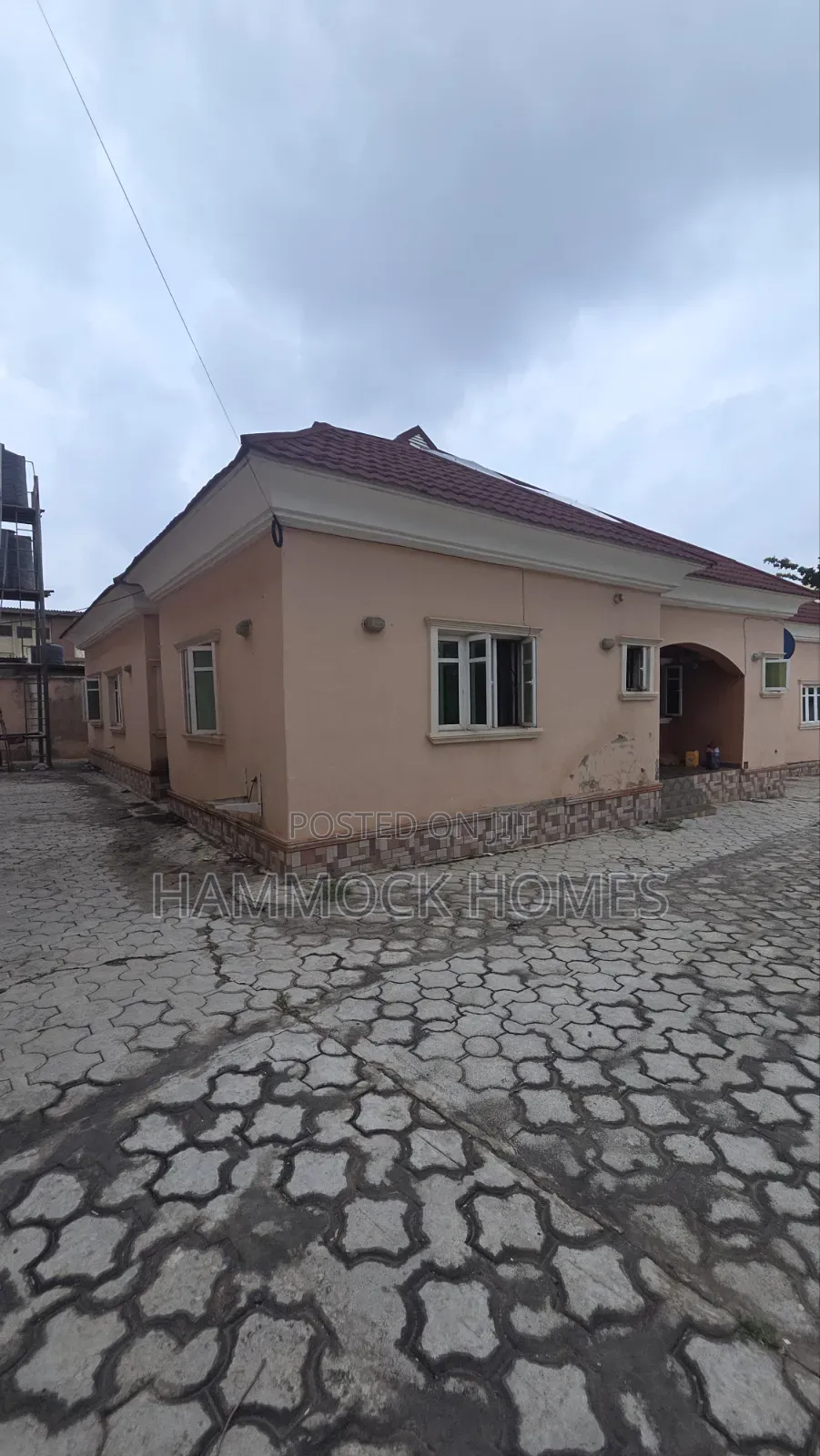 13bdrm Block of Flats in Old Bodija Estate for sale