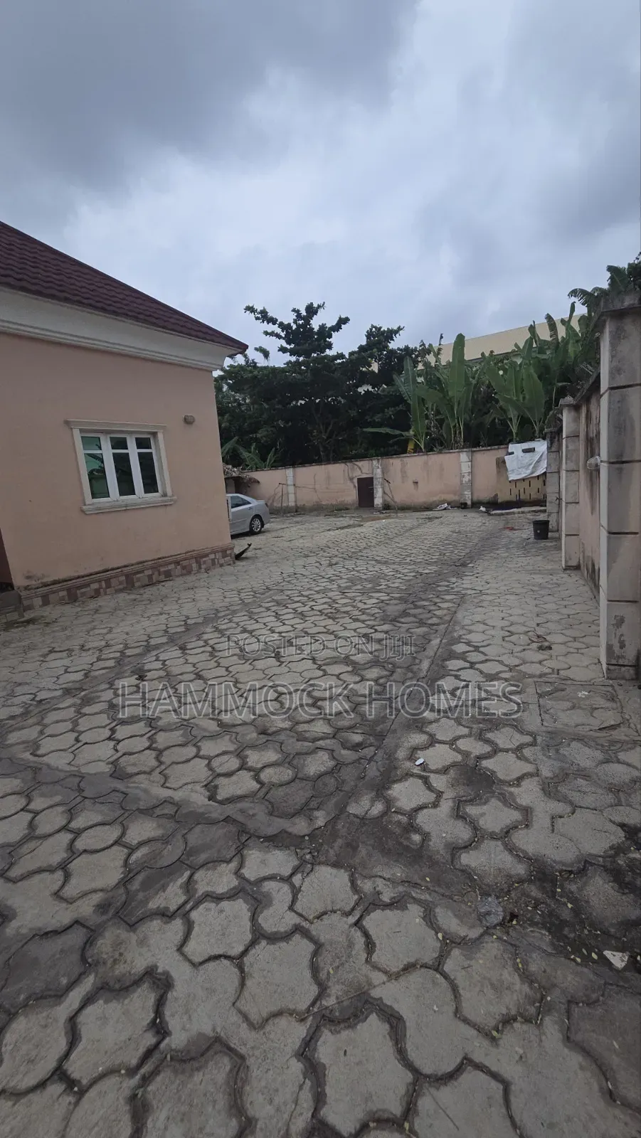 13bdrm Block of Flats in Old Bodija Estate for sale